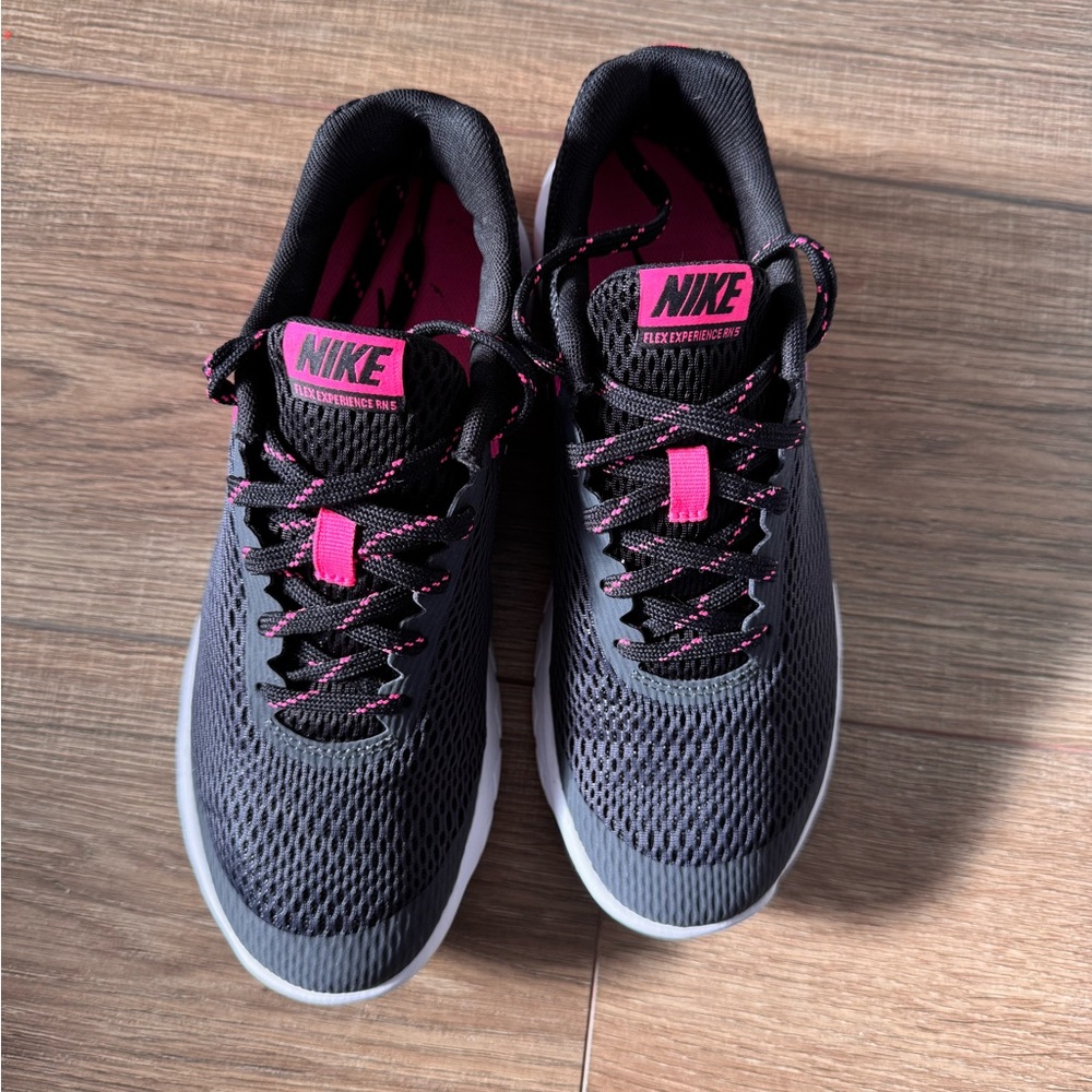 Nike Women's Flex Experience RN 5